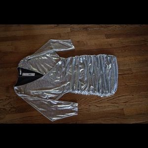 Alice + Olivia
Pace Batwing-Sleeve Drape Dress